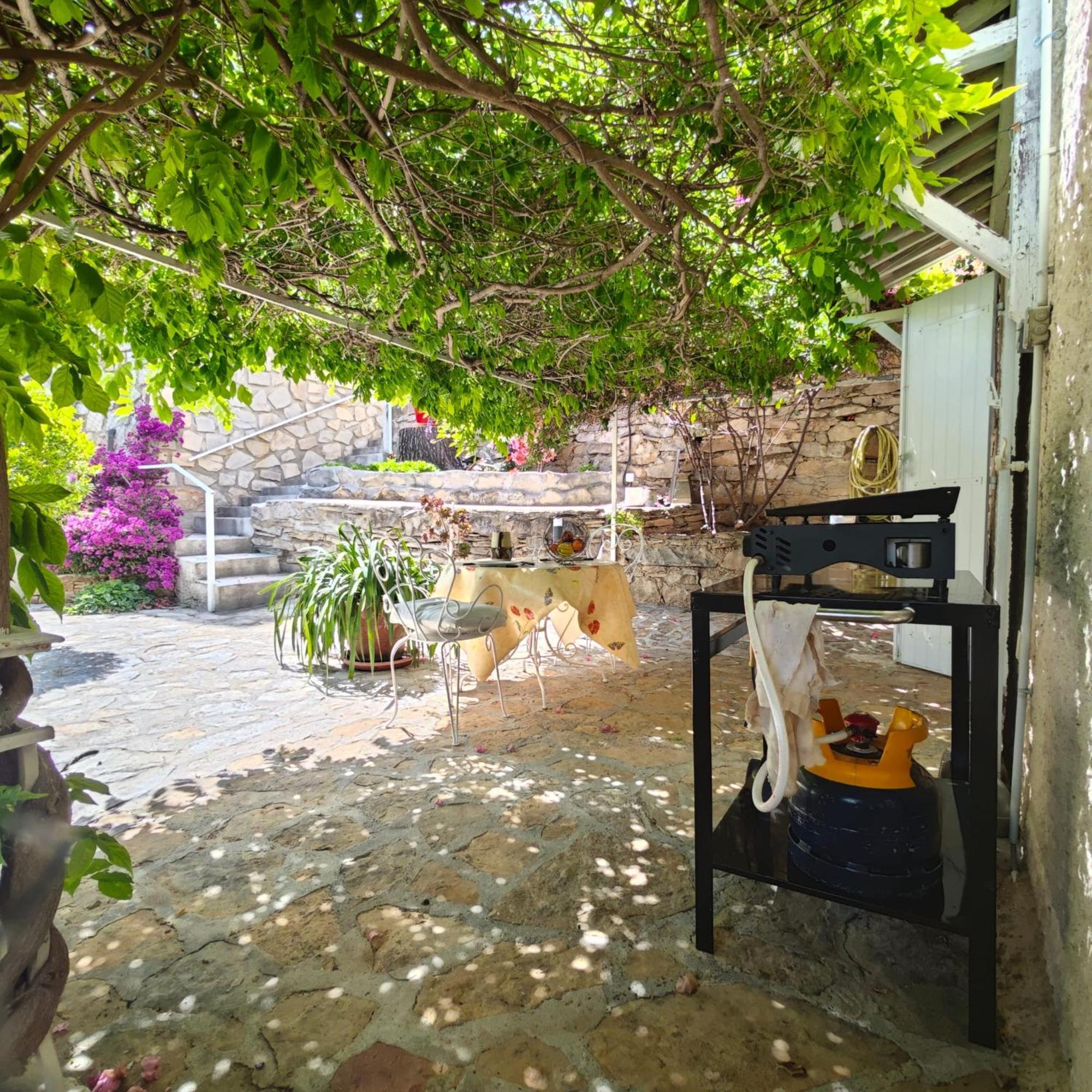T2 A * Cassis